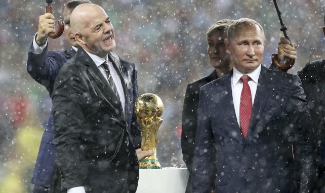 Le président de la FIFA, Gianni Infantino, aux côtés du président de la Russie, Vladimir Poutine.