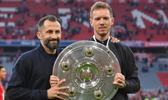 Julian Nagelsmann et Hasan Salihamidzic avec le trophée de la Bundesliga