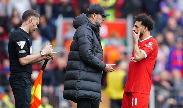 Jürgen Klopp et Mohamed Salah en discussions