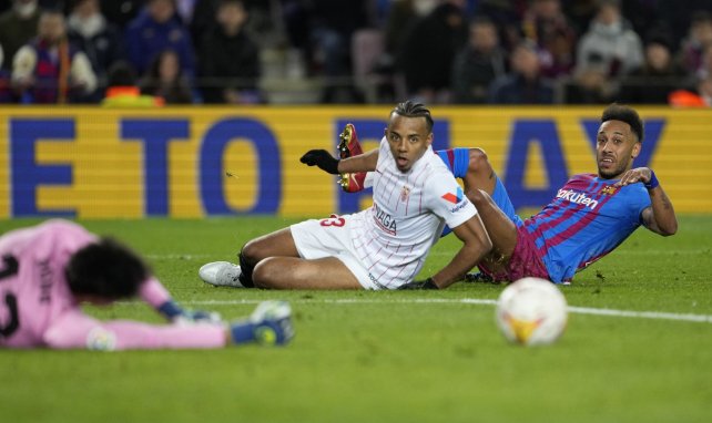 Jules Koundé et Pierre-Emerick Aubameyang sont désormais coéquipiers