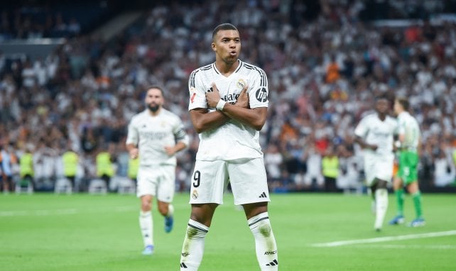 Kylian Mbappé sous le maillot du Real. 