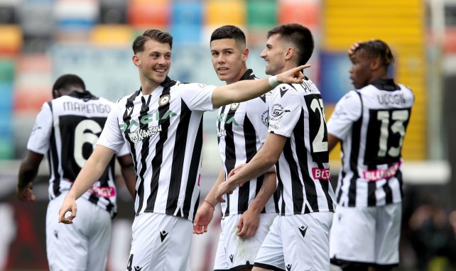 Les joueurs de l'Udinese célèbrent le but de Lazar Samardžić