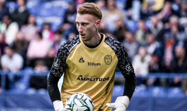 Un gardien arrive au Stade Rennais