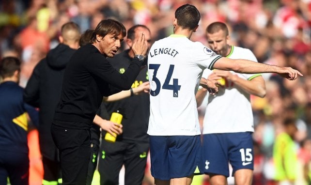 Antonio Conte en discussion avec Clément Lenglet
