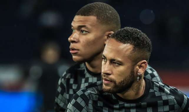 Kylian Mbappé et Neymar Jr à l'échauffement face à Montpellier