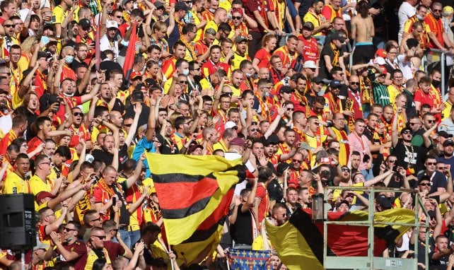 Les supporters lensois lors du derby du Nord entre le RC Lens et le LOSC Lille
