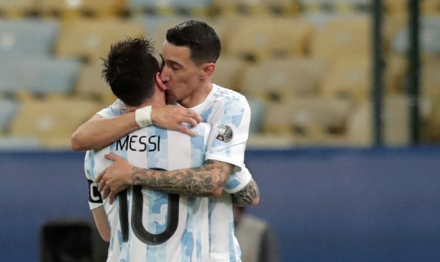 Lionel Messi et Angel Di Maria heureux après le but décisif face au Brésil