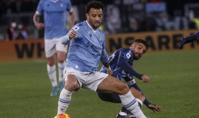 Lorenzo Insigne au duel avec Felipe Anderson. 