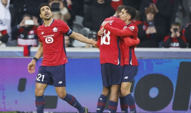 Benjamin André félicite le buteur, Osame Sahraoui