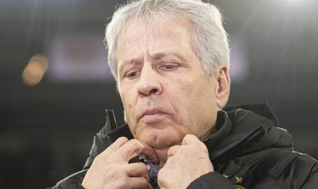 Le coach du Borussia Dortmund Lucien Favre sur le bord du terrain