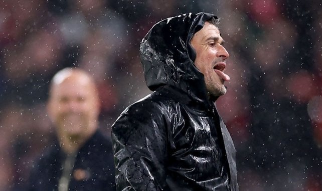 PSG : l’étrange discussion de Luis Enrique et Slot dans le tunnel