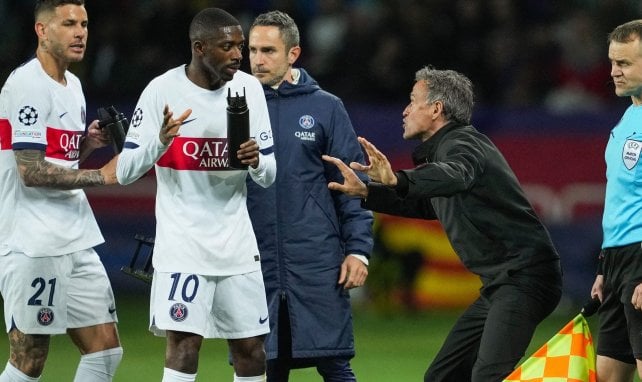 Luis Enrique et Ousmane Dembelé en pleine discussion lors d'un match du PSG