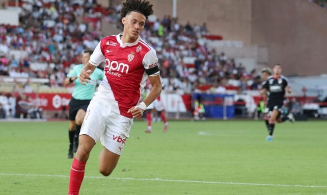 Maghnes Akliouche en action avec l'ASM.