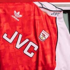 Un nouveau maillot pour Arsenal inspiré des années 1990