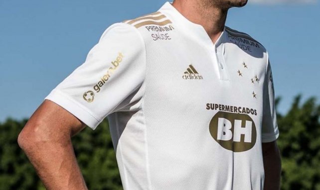 Le maillot extérieur de Cruzeiro pour la saison 2021-2022
