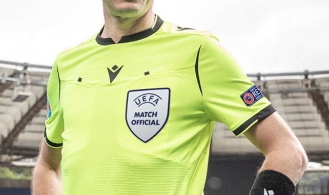 Les nouveaux maillots d'arbitre de la marque Macron