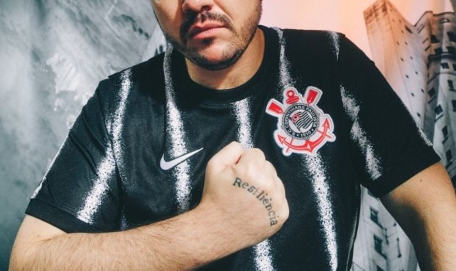 Le maillot extérieur des Corinthians pour la saison 2021-2022