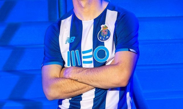 Le nouveau maillot domicile du FC Porto, conçu par New Balance !
