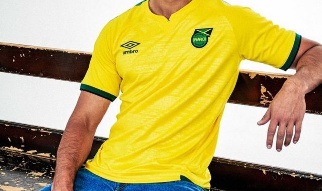 Le maillot domicile de la Jamaïque, conçu par Umbro 