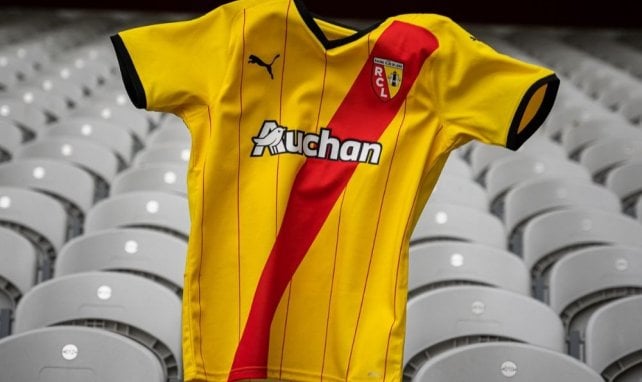 Le nouveau maillot domicile du RC Lens, conçu par Puma 