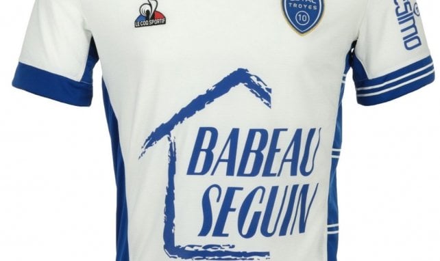 Le maillot extérieur de l'ESTAC Troyes 2021-2022