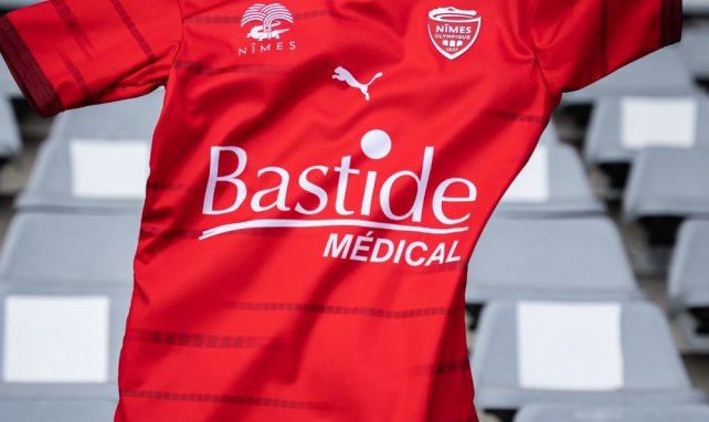 Les nouveaux maillots du Nîmes Olympique pour la saison 2021/2022