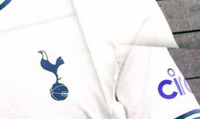 Le maillot home 22-23 de Tottenham
