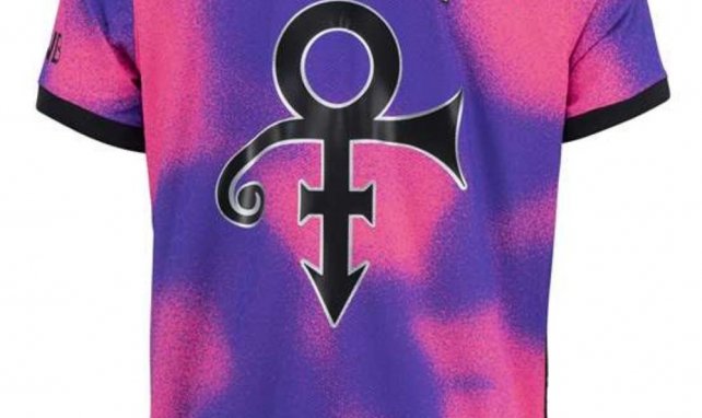 Le maillot du PSG rendant hommage à Prince