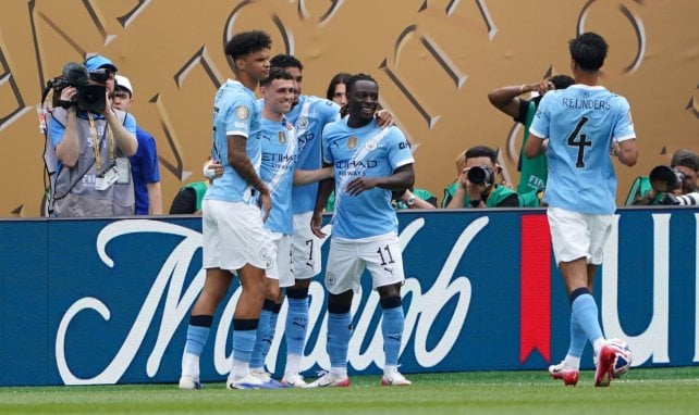 Les joueurs de Manchester City fêtent le but de Foden
