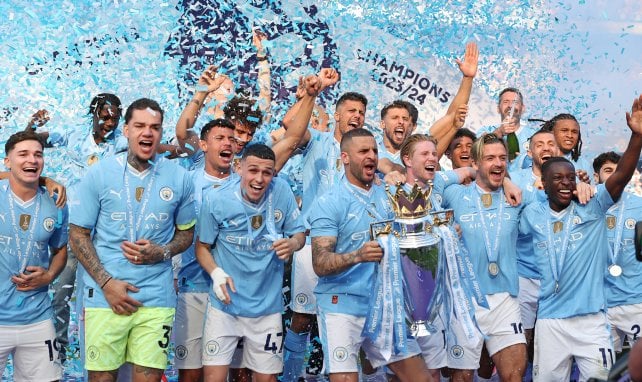 Les joueurs de Manchester City célèbrent le titre de Premier League