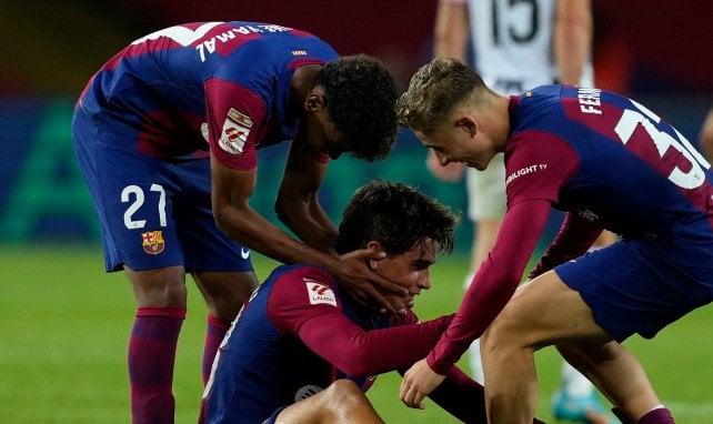 Marc Guiu avec l'équipe première du Barça