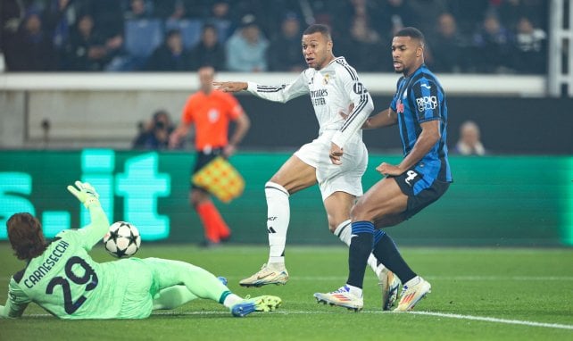Marco Carnesecchi en action avec l'Atalanta Bergame