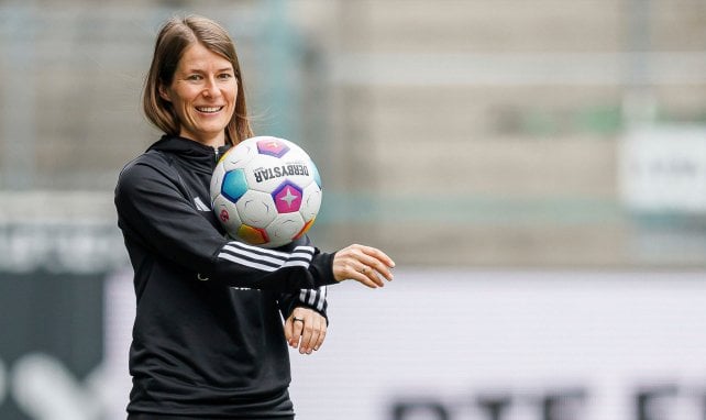Union Berlin : qui est Marie-Louise Eta, la première femme entraîneuse d’un grand club européen au parcours insolite ?
