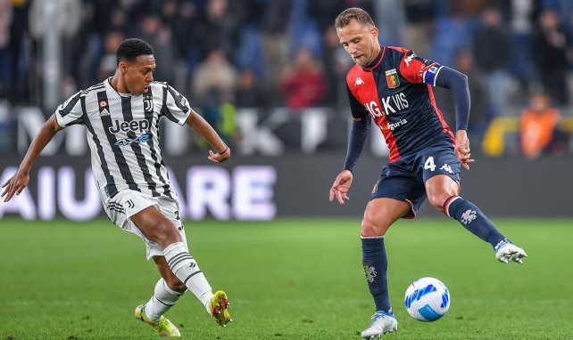 Marley Aké avec la Juve face au Genoa en Serie A