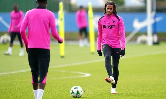 Mathis Amougou avec Chelsea.