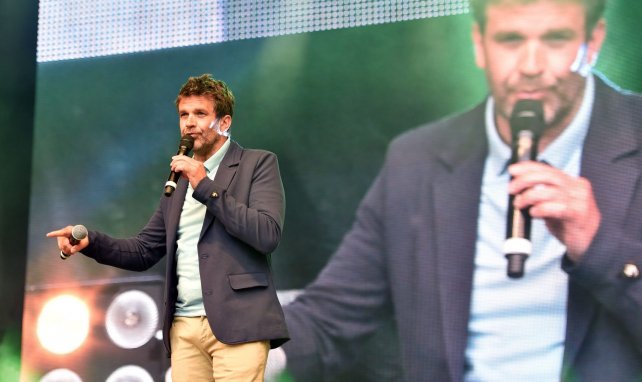 Hervé Mathoux au micro
