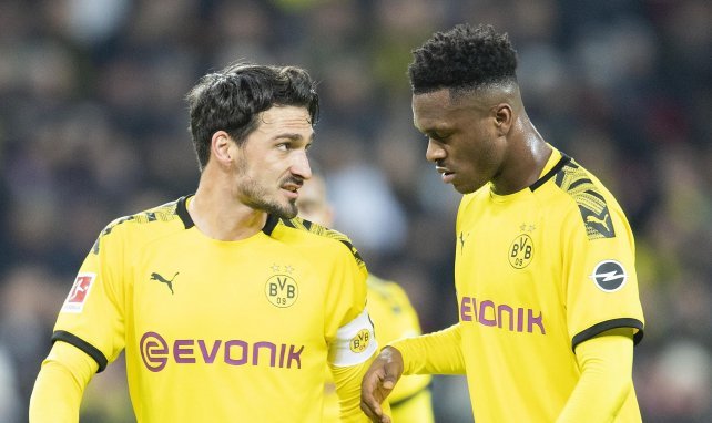 Mats Hummels en discussion avec Dan-Axel Zagadou