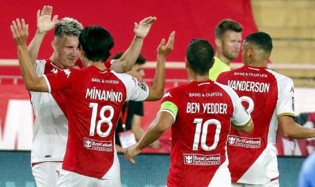 Les joueurs de l'AS Monaco célèbrent le but de Golovin