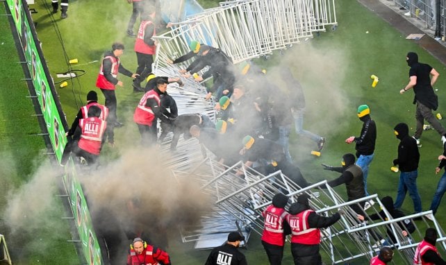 Envahissement de terrain, jets de fumigène, ultras armés et cagoulés… la rencontre est interrompue à Nantes !