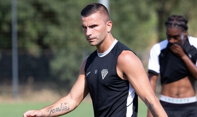 Anthony Lopes : «je suis pris en grippe dans tous les stades de France»