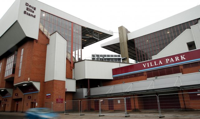 Antre d'Aston Villa, Villa Park fut conçu par Archibald Leitch