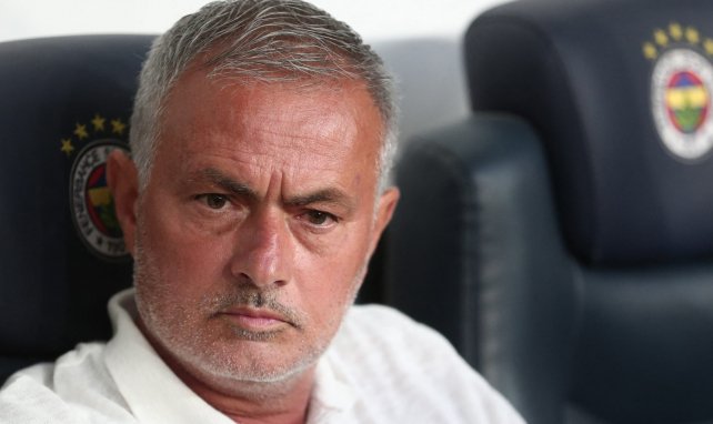 José Mourinho sur le banc du Fenerbahçe