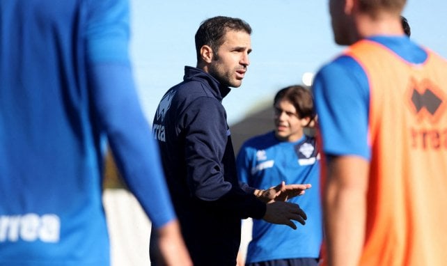 Cesc Fàbregas dirige un entraînement à Côme