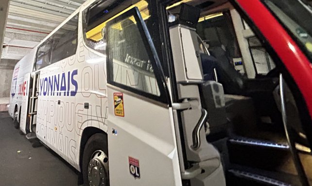 Le bus de l'OL caillassé 