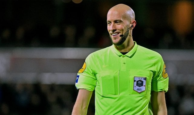 Lille-PSG : l’arbitre de la rencontre revient sur les polémiques
