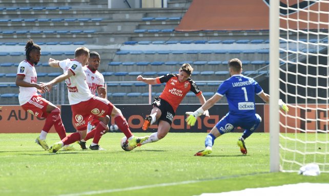 Laurent Abergel (Lorient) marque contre Brest
