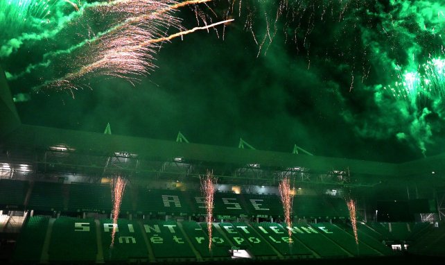 Feu d'artifice au stade Geoffroy-Guichard de Saint-Etienne