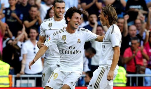 Álvaro Odriozola celèbre un but avec le Real Madrid