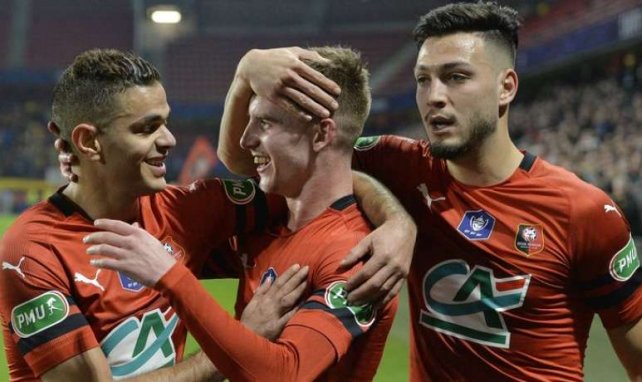 Benjamin Bourigeaud, Hatem Ben Arfa et Ramy Bensebaini lors de la rencontre entre Rennes et Orléans