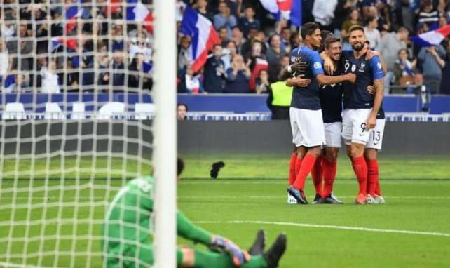 Clément Lenglet fête le deuxième but de l'équipe de France marqué par ses soins